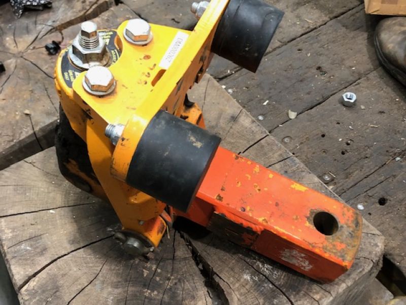 LYNX - D80 BENNETT BALL HITCH - Image 1
