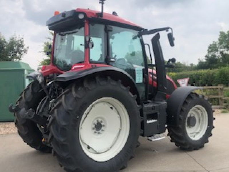 VALTRA - G115A 1B9 TRACTOR - Image 3