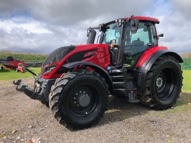 VALTRA - T215A 4WD TRACTOR - Image 1