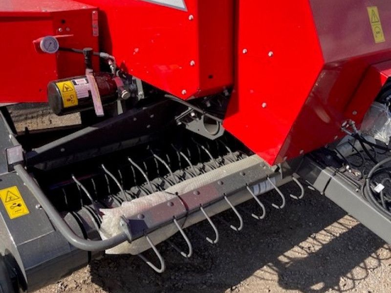 MASSEY FERGUSON - 1840 SMALL SQUARE BALER - Image 6