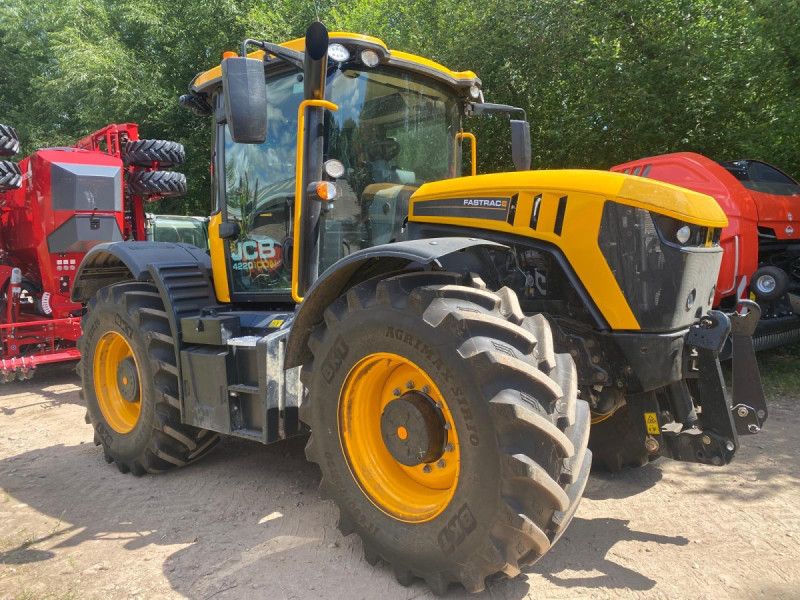 JCB - 4220 ICON FASTRAC - Image 1