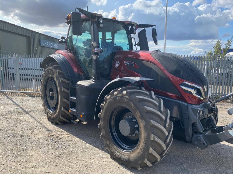 VALTRA - Q265 TRACTOR - Image 1