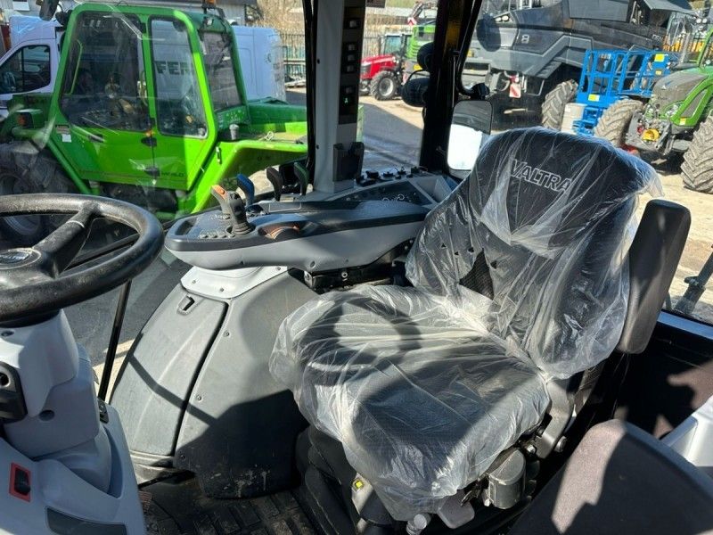 Valtra - G125EA and G5S Loader - Image 6