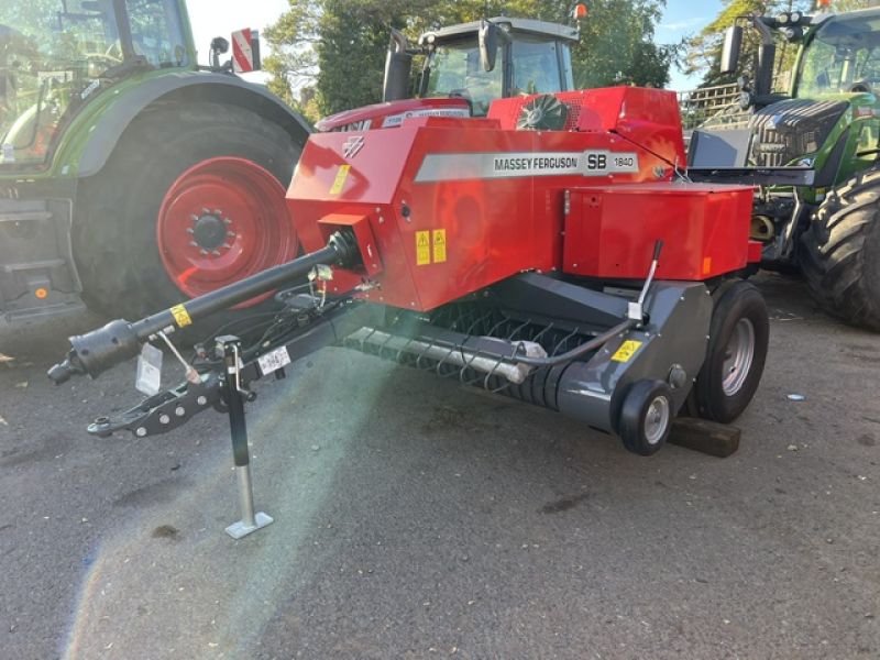 MASSEY FERGUSON - 1840 SMALL SQUARE BALER - Image 2