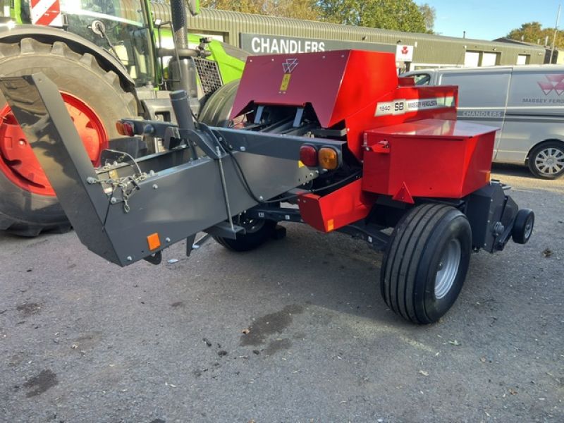 MASSEY FERGUSON - 1840 SMALL SQUARE BALER - Image 4