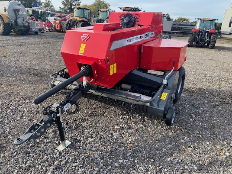 MASSEY FERGUSON - 1840 SMALL SQUARE BALER - Image 1