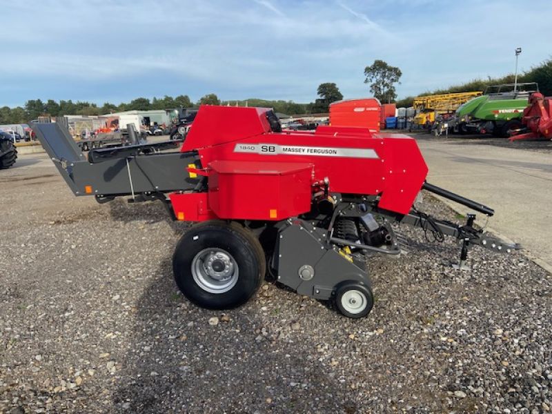 MASSEY FERGUSON - 1840 SMALL SQUARE BALER - Image 2