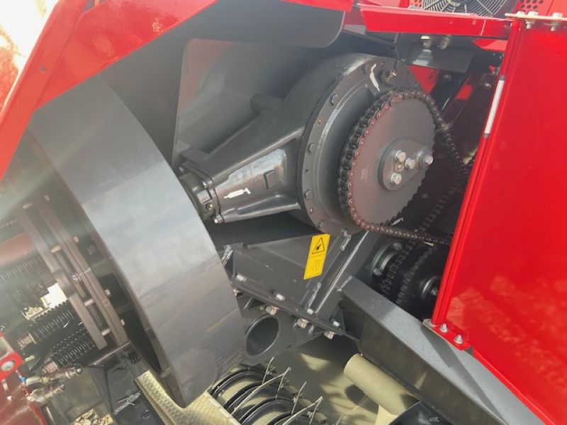 MASSEY FERGUSON - 1840 SMALL SQUARE BALER - Image 7