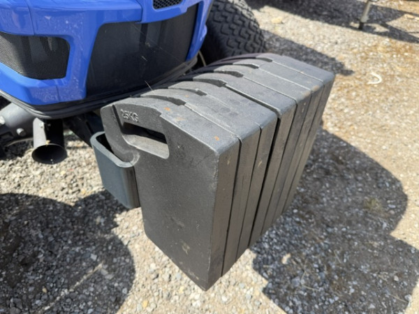 ISEKI - SET OF 7 X 25KG WEIGHT - Image 1