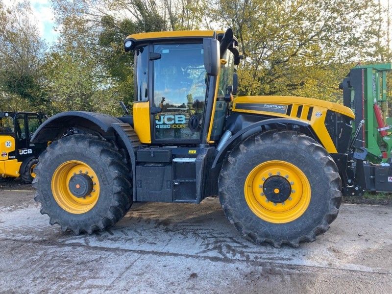 JCB - 4220 FASTRAC - Image 1