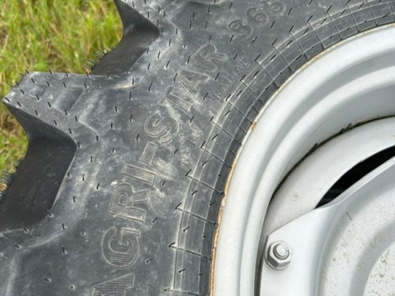MASSEY FERGUSON - 540 65R38 AND 440 65R28 - Image 1