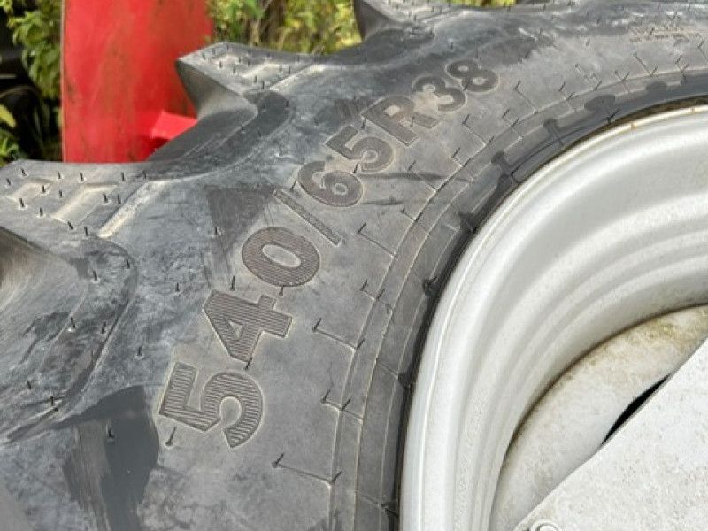MASSEY FERGUSON - 540 65R38 AND 440 65R28 - Image 2