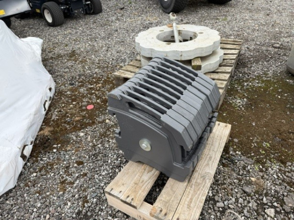 MASSEY FERGUSON - 10 X 40KG FRONT WEIGHTS - Image 1