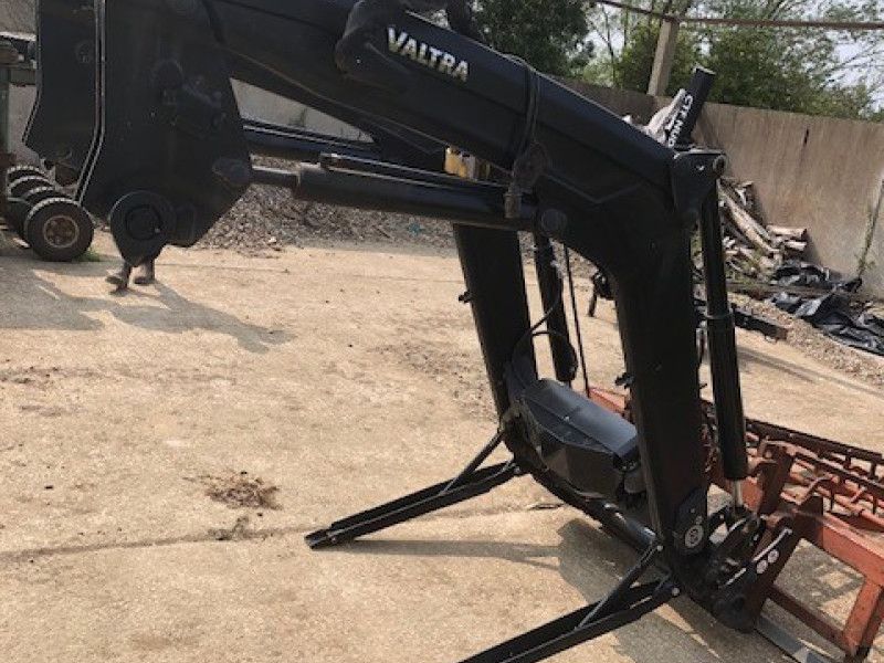VALTRA - G125EA TRACTOR AND LOADER - Image 6