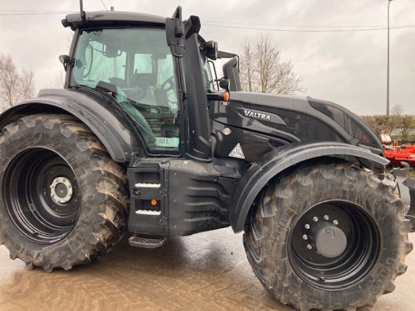 VALTRA - T254V ST MR19 TRACTOR - Image 1