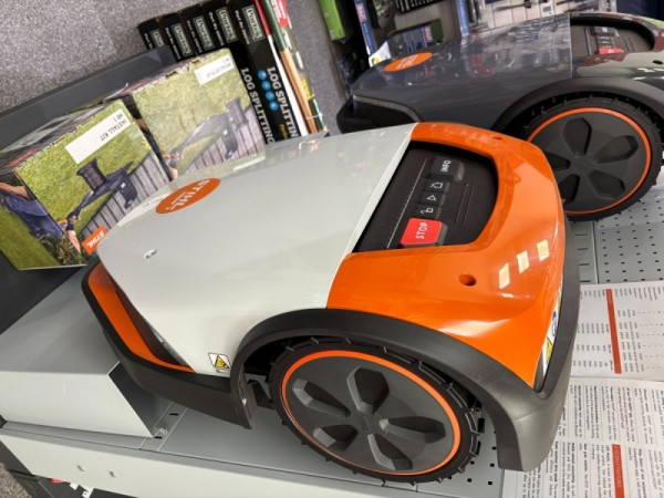 STIHL - IMOW 7 ROBOTIC MOWER - Image 1