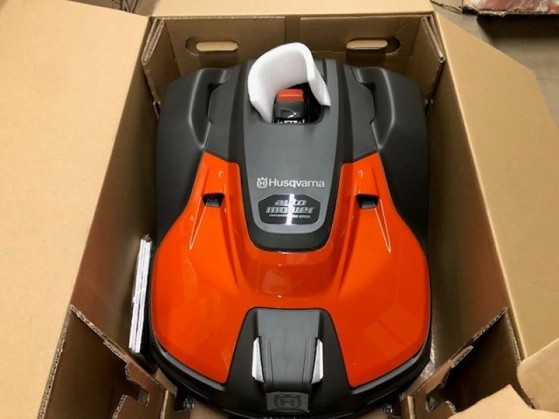 HUSQVARNA - AUTOMOWER 550 MOWER - Image 1
