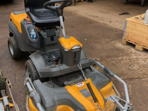 STIGA - 620 PWRIDE ON MOWER - Image 1
