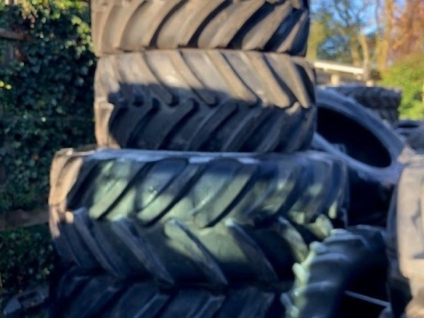 MASSEY FERGUSON - WHEELS AND TYRES - Image 1
