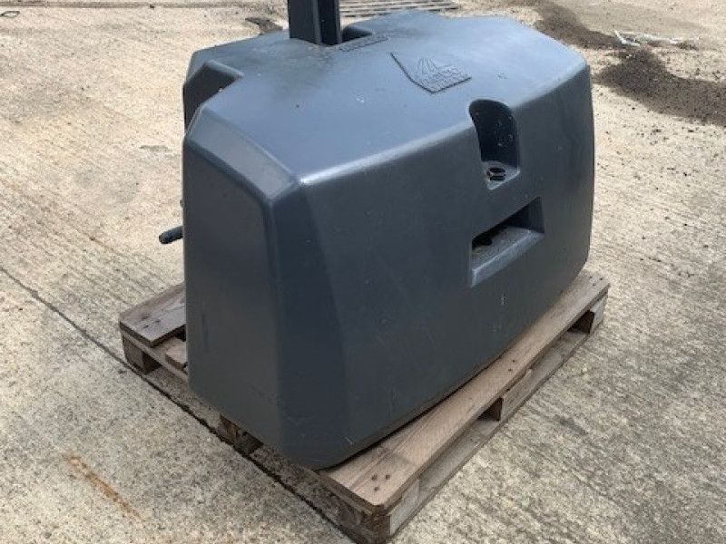 FENDT - 1800KG FRONT WEIGHT - Image 1