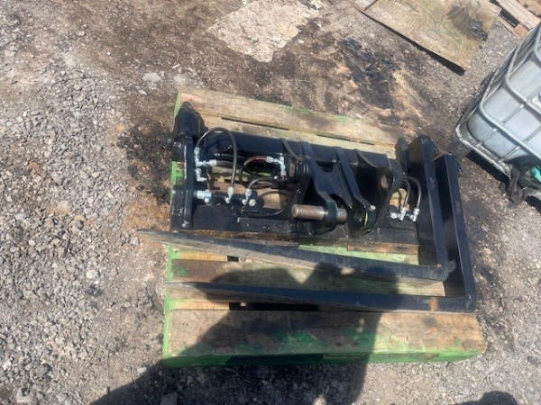 JCB - PIN AND CONE HEADSTOCK - Image 1