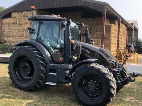 VALTRA - G125EA TRACTOR AND LOADER - Image 1