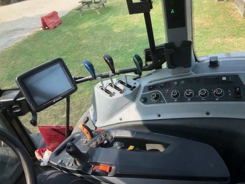 VALTRA - G125EA TRACTOR AND LOADER - Image 8