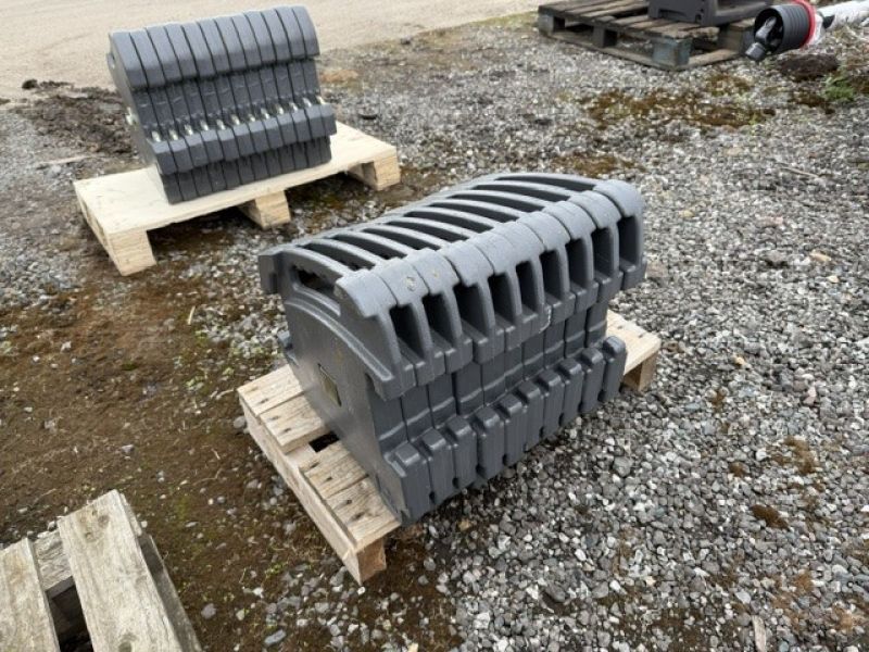 MASSEY FERGUSON - 10 X 40KG FRONT WEIGHTS - Image 3
