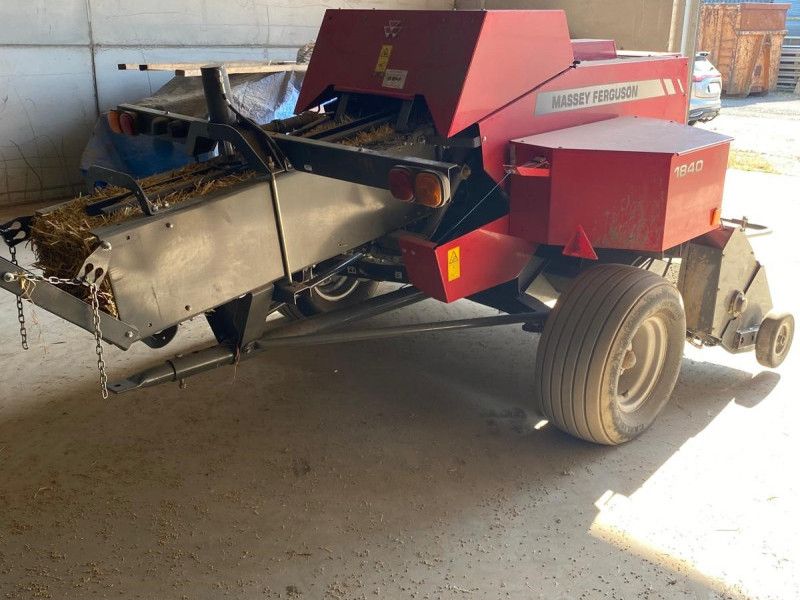 MASSEY FERGUSON - 1840 SMALL SQUARE BALER - Image 2