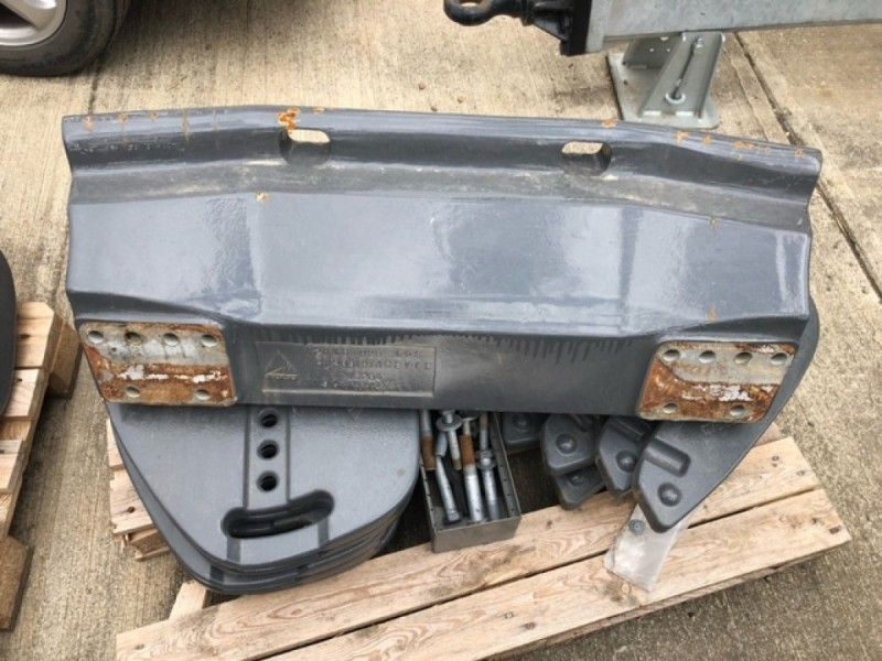 Fendt - 1690KG WEIGHT BLOCK. - Image 3