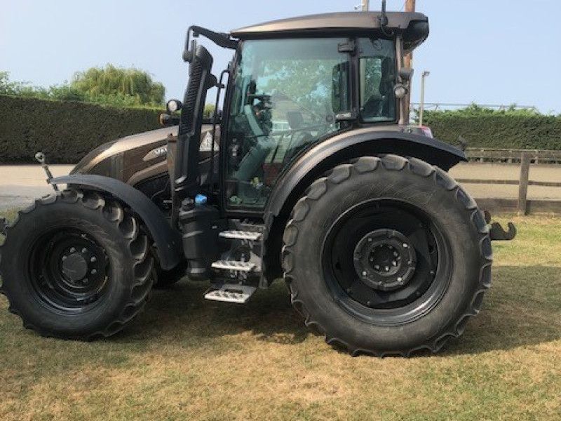 VALTRA - G125EA TRACTOR AND LOADER - Image 3