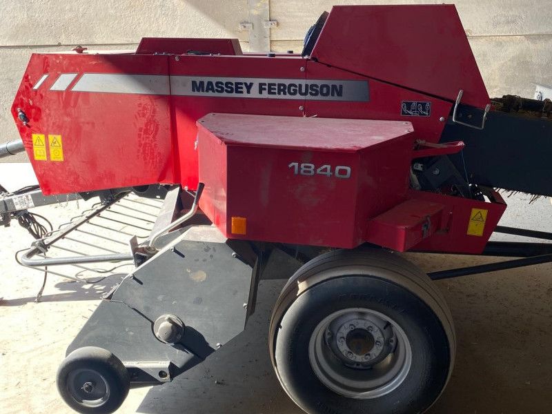 MASSEY FERGUSON - 1840 SMALL SQUARE BALER - Image 4