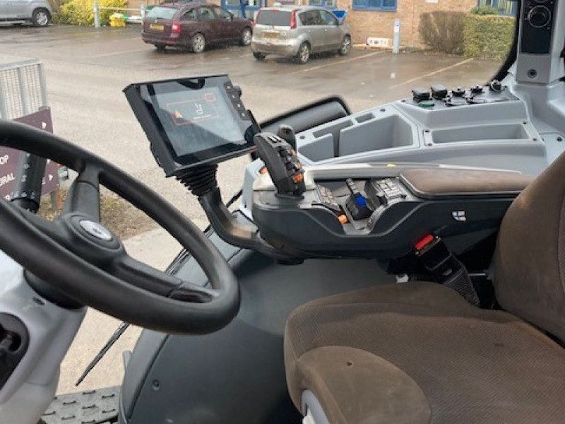 VALTRA - T254V ST MR19 TRACTOR - Image 4