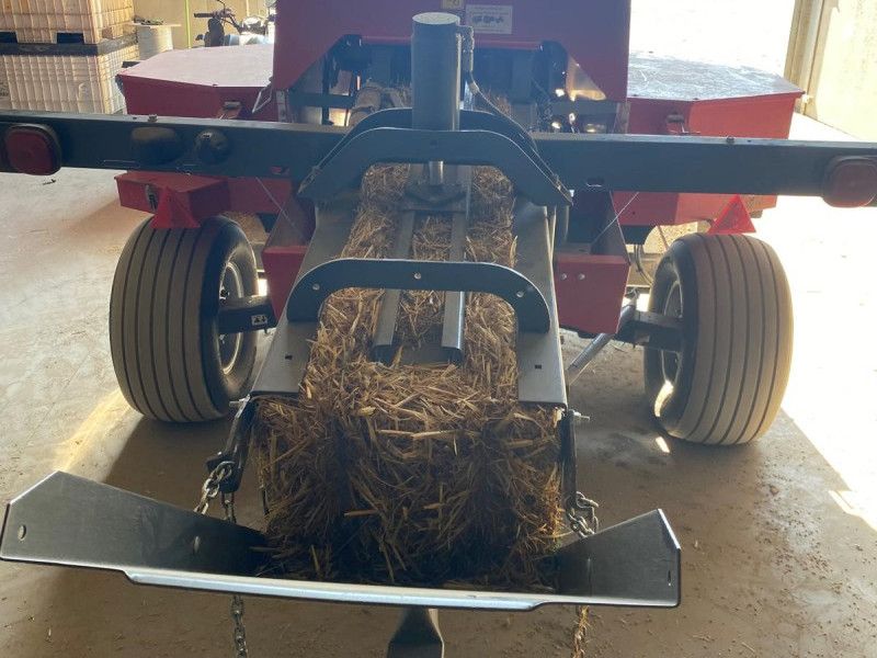 MASSEY FERGUSON - 1840 SMALL SQUARE BALER - Image 5