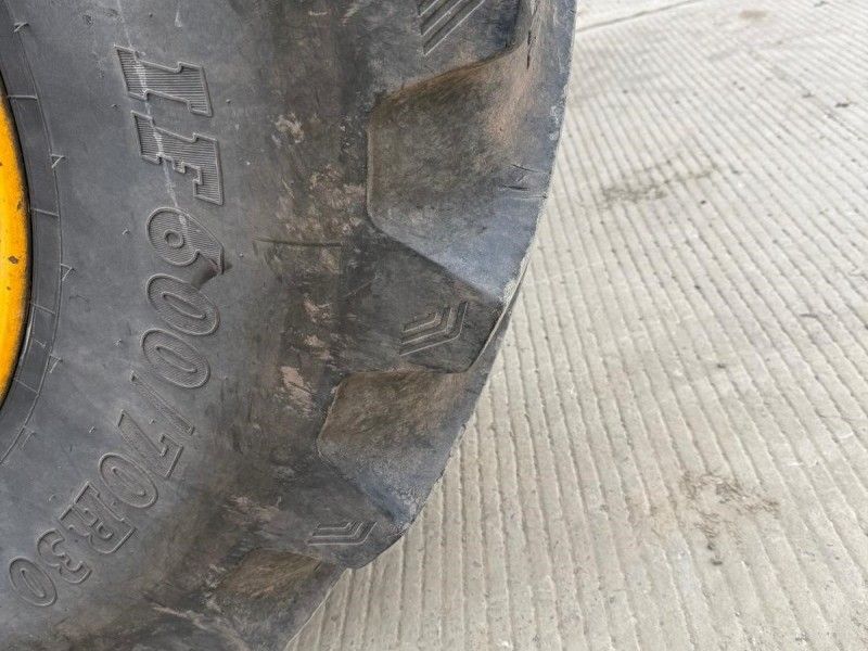 JCB - 4220 FASTRAC - Image 7