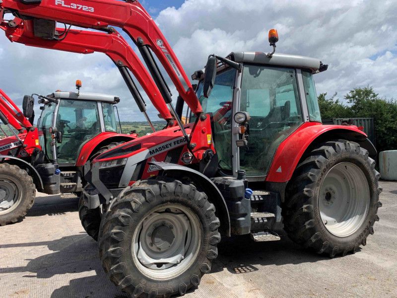 MASSEY FERGUSON - 5S.135 AND FL.3723 LOADER - Image 2