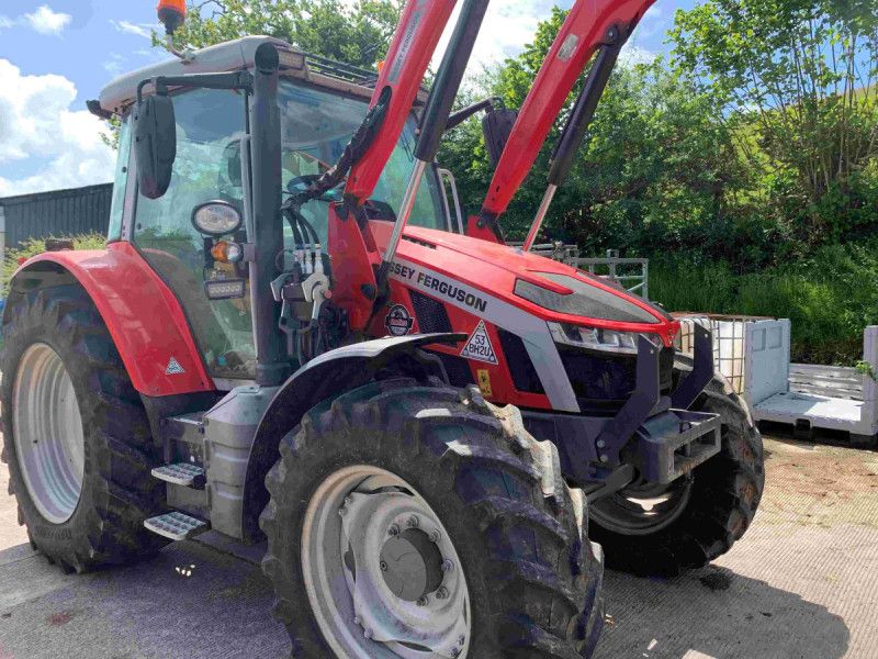MASSEY FERGUSON - 5S.135 AND FL.3723 LOADER - Image 1