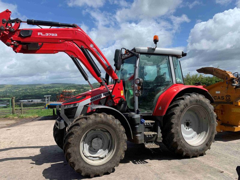 MASSEY FERGUSON - 5S.135 AND FL.3723 LOADER - Image 4