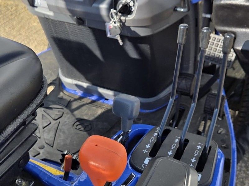 ISEKI - TXGS4 COMPACT TRACTOR - Image 8