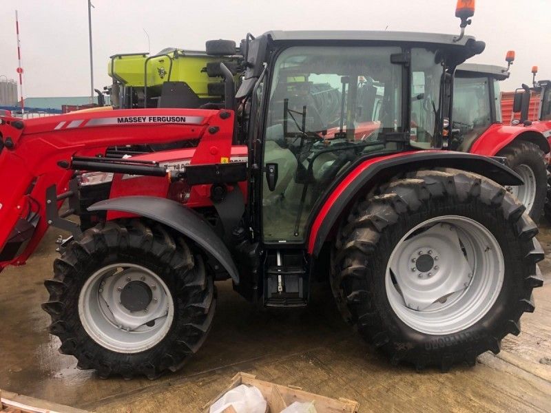 Massey Ferguson - 4710M CAB 4WD TRACTOR - Image 3