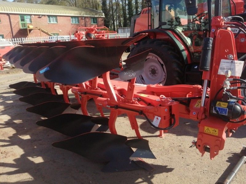 KUHN - VM153 PLOUGH - Image 1