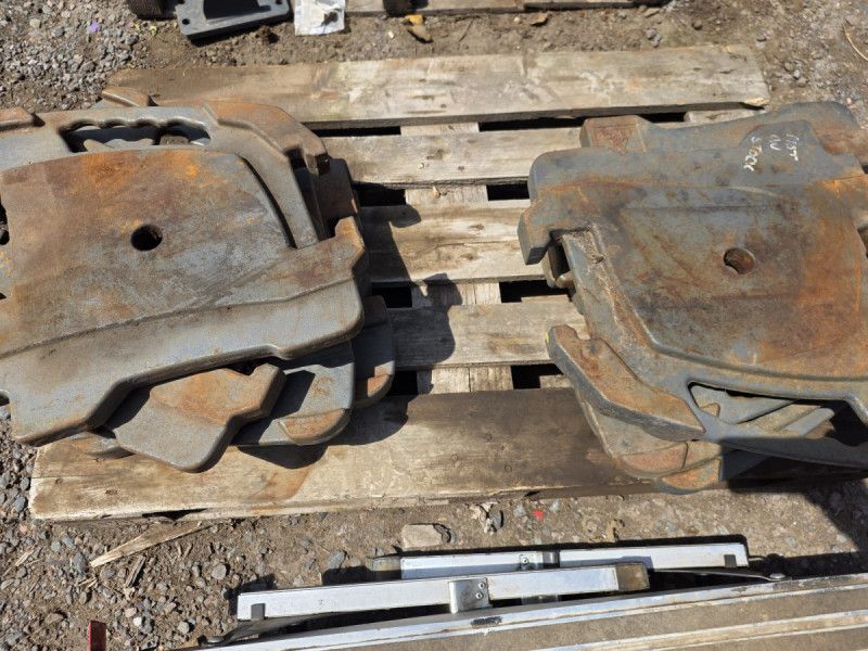 MASSEY FERGUSON - 10 X 40KG GLOBAL WEIGHTS - Image 1