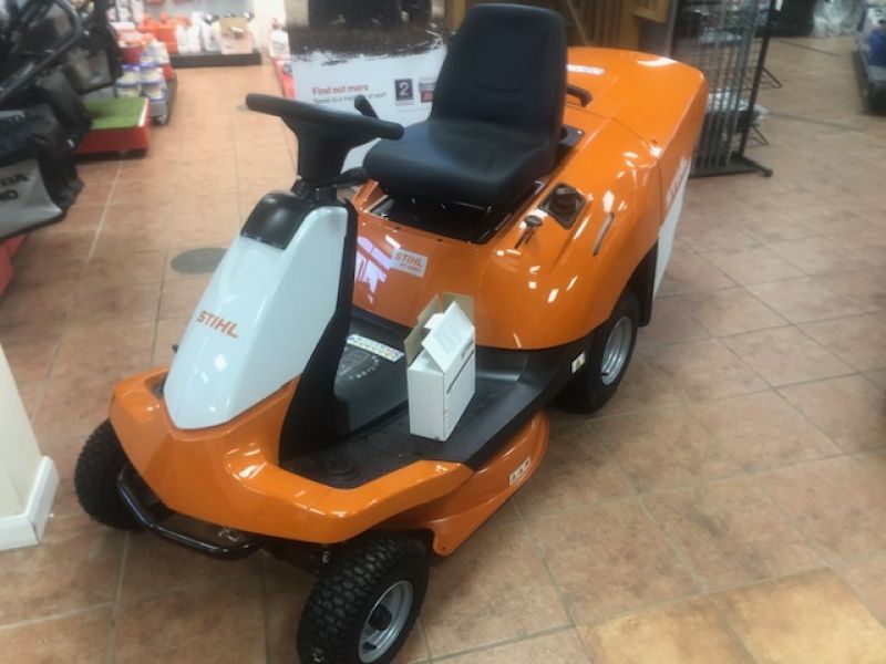 STIHL - 4082 RIDE ON MOWER - Image 1