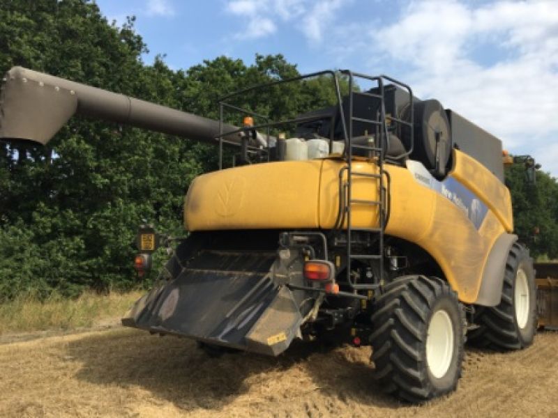 New Holland - CR9080 Elevation - Image 4