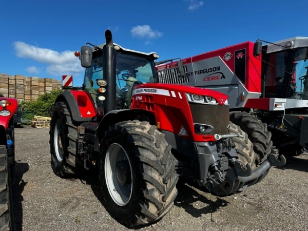 Massey Ferguson - 8740 Exclusive Dyna VT - Image 1