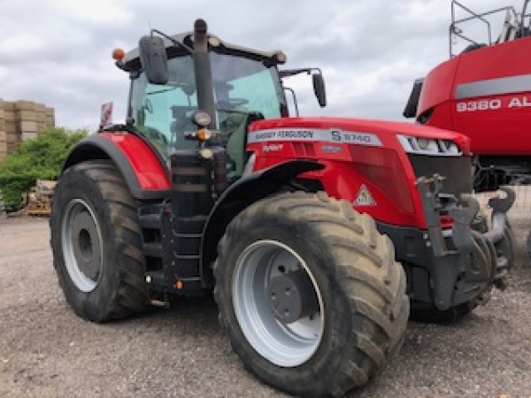 MASSEY FERGUSON - 8740S EXDV TRACTOR - Image 1