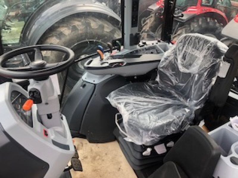 VALTRA - G115A 1B9 TRACTOR - Image 6