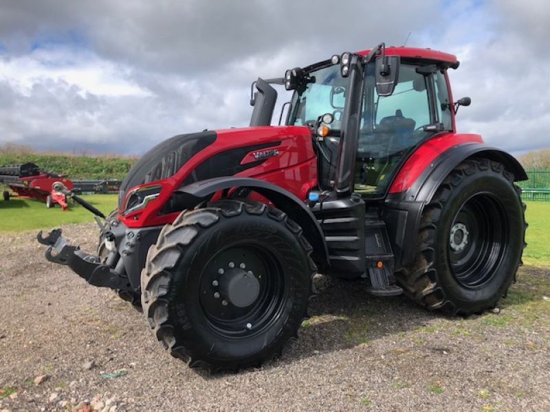 VALTRA - T215A 4WD TRACTOR - Image 1