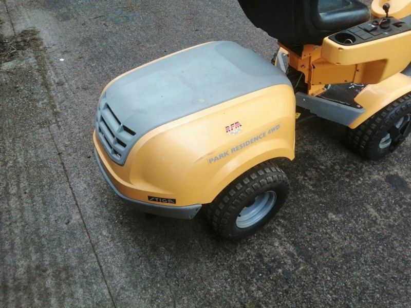 Stiga - Park Residence Ride On - Image 3