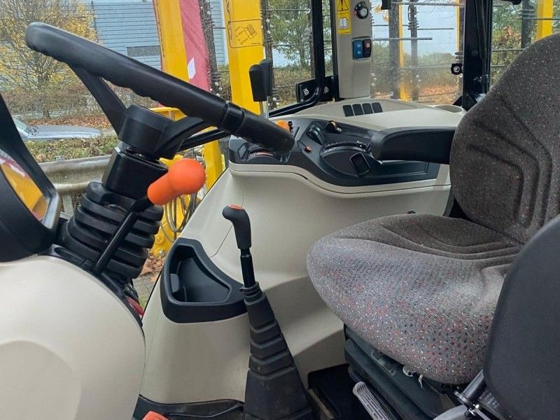 MASSEY FERGUSON - 4709M CAB TRACTOR - Image 5